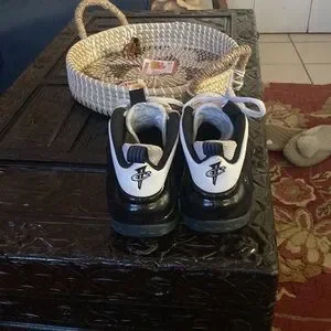 Size 9.5, they’re used but in good form Are size 9.5 shoes too big for me? main image 3